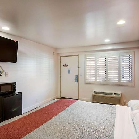 Motel 6 Monterey Park Exterior photo