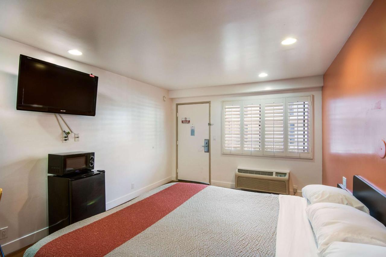 Motel 6 Monterey Park Exterior photo