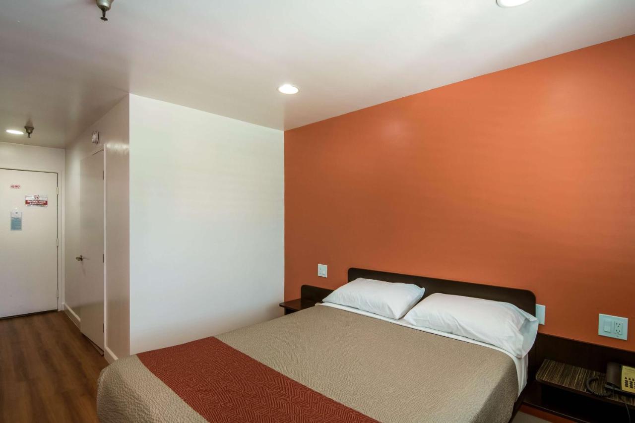 Motel 6 Monterey Park Exterior photo