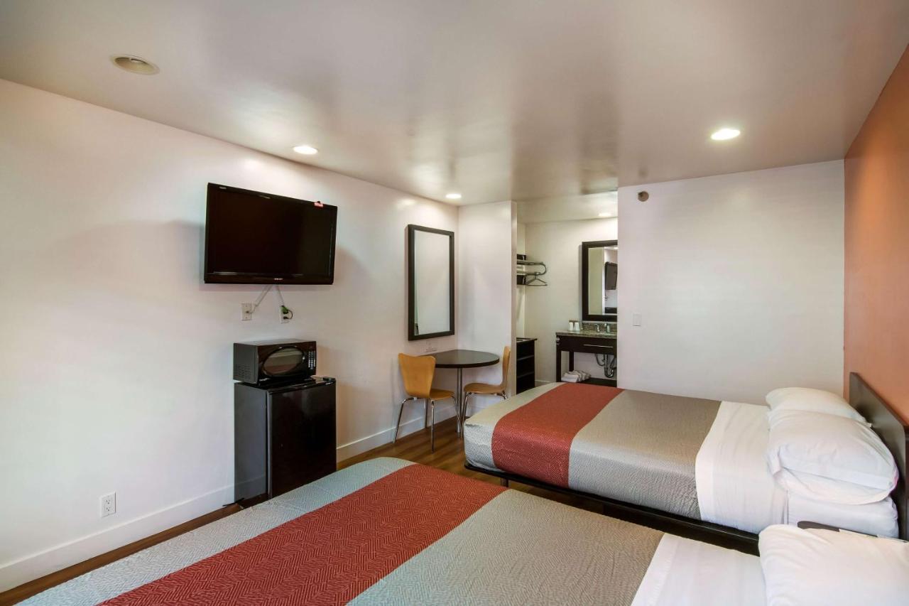 Motel 6 Monterey Park Exterior photo