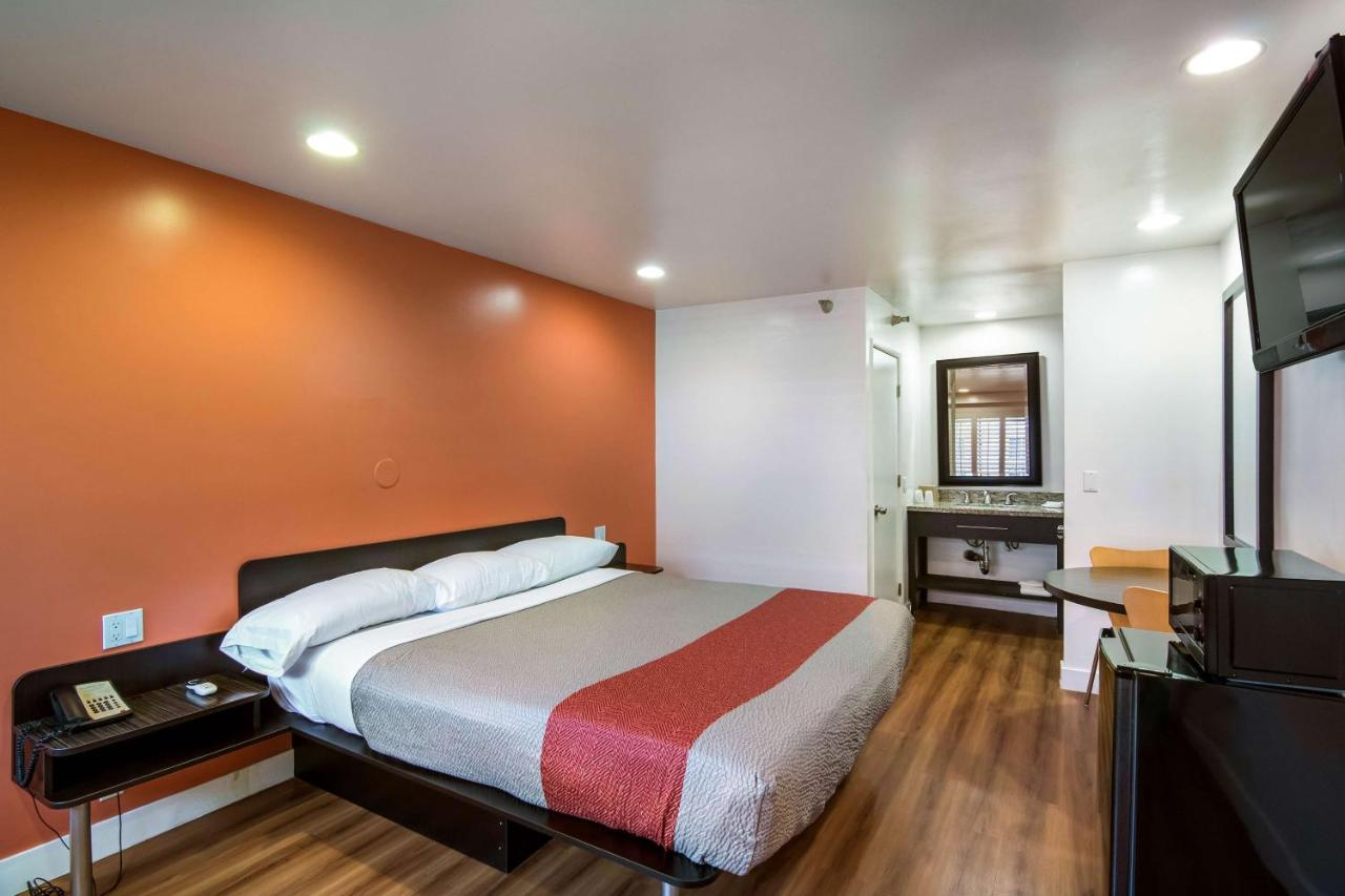 Motel 6 Monterey Park Exterior photo